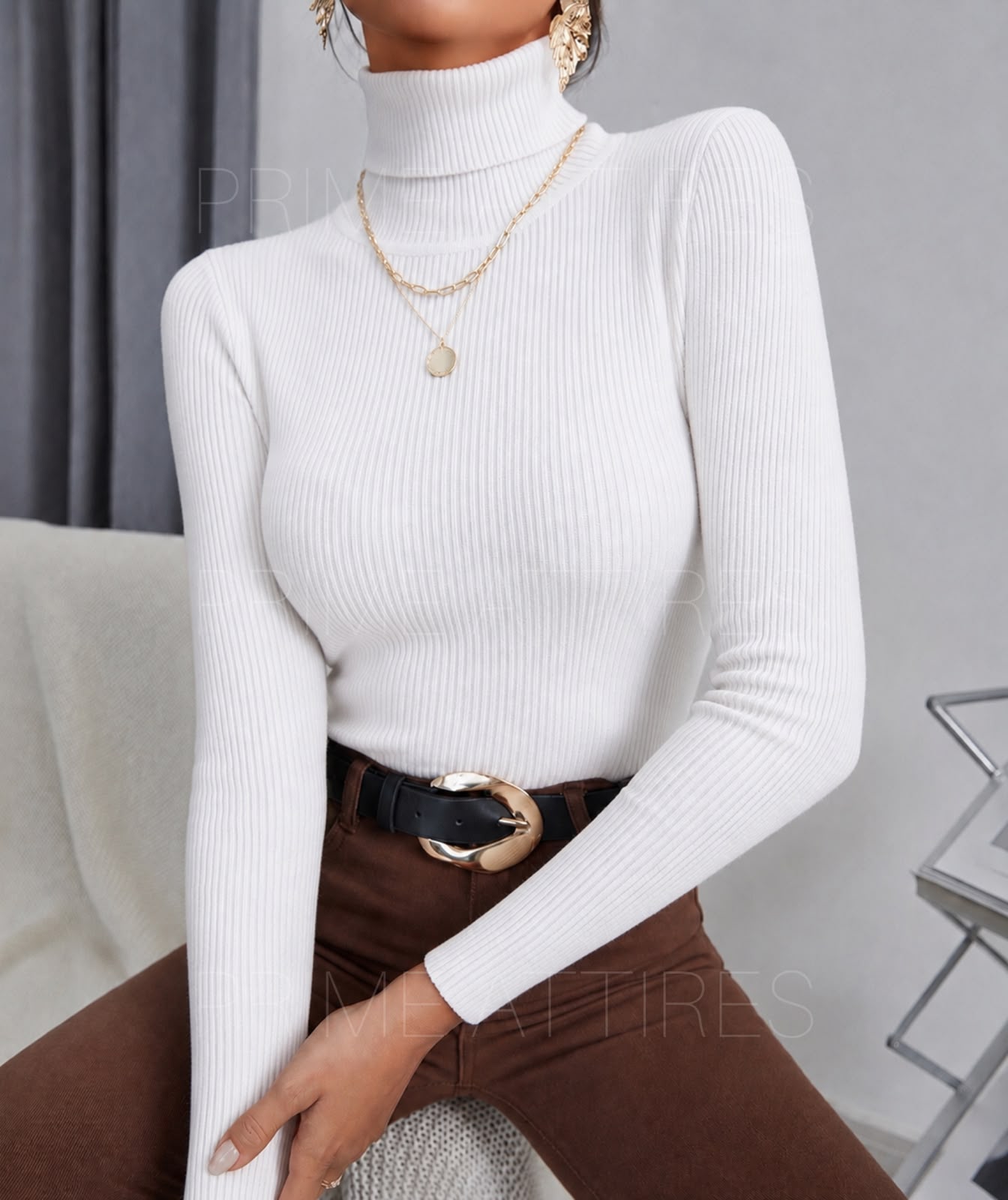 WHITE HIGH-NECK