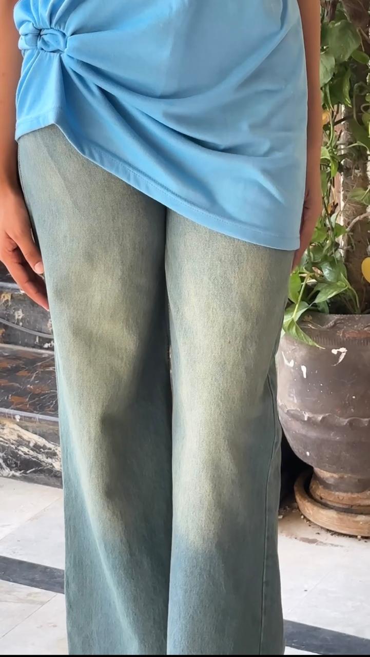 Sky Blue Oversized T-shirt & Vinatage Jeans